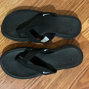 Women’s Nike flip flops